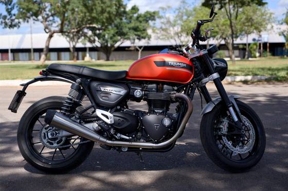 TRIUMPH SPEED TWIN 